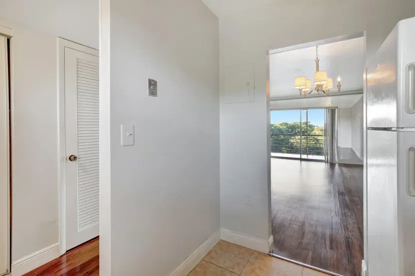 Picture of 8225 Sunrise Lakes Blvd 303, Sunrise FL 33322