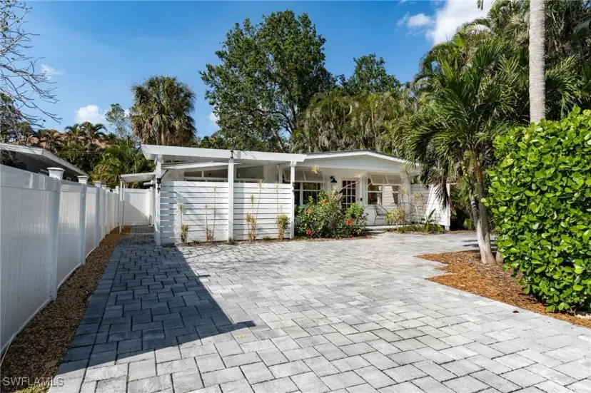 Picture of 1315 Frank Whiteman Blvd, Naples FL 34103