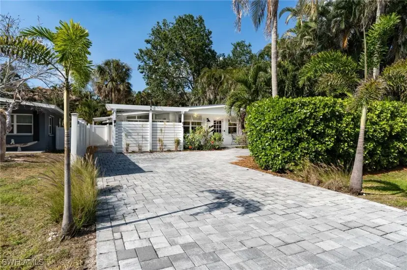 Picture of 1315 Frank Whiteman Blvd, Naples FL 34103