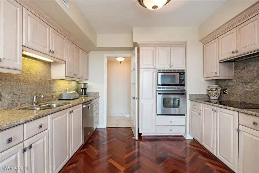 Picture of 7515 Pelican Bay Blvd 7B, Naples FL 34108