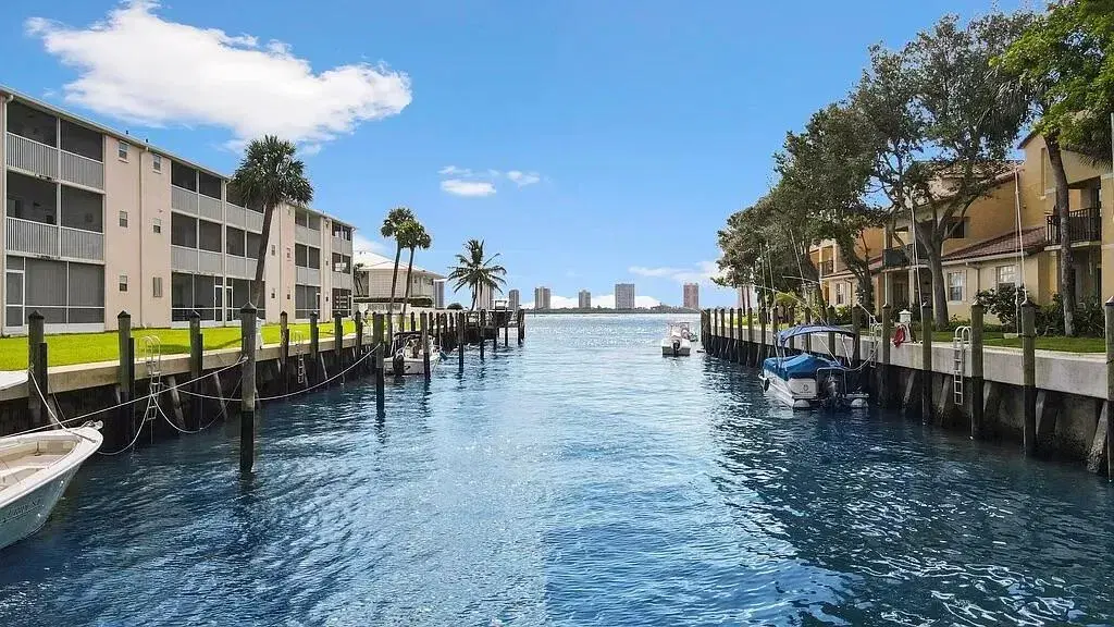 Picture of 120 Lehane Terrace 209, North Palm Beach, FL 33408