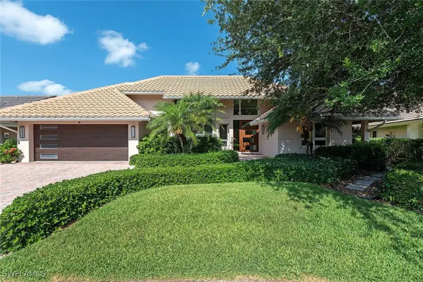 Picture of 805 Pine Village Ln, Naples FL 34108