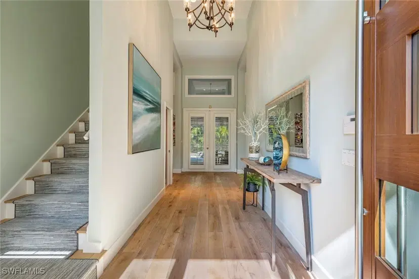 Picture of 805 Pine Village Ln, Naples FL 34108