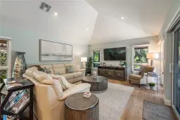 Picture of 805 Pine Village Ln, Naples, FL 34108