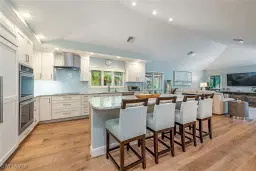 Picture of 805 Pine Village Ln, Naples, FL 34108