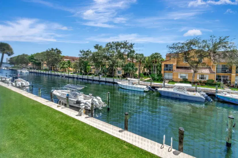 Picture of 120 Lehane Terrace 219, North Palm Beach FL 33408