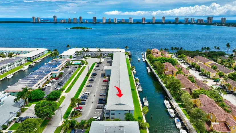 Picture of 120 Lehane Terrace 219, North Palm Beach FL 33408