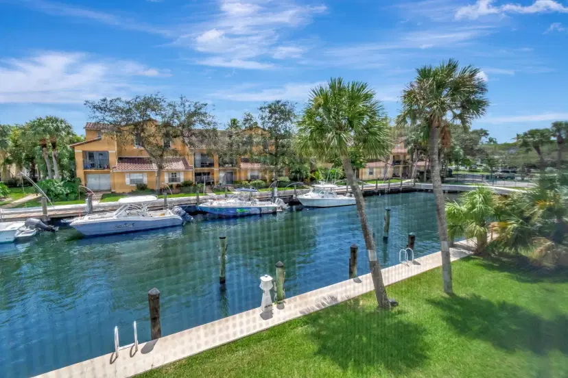 Picture of 120 Lehane Terrace 219, North Palm Beach FL 33408