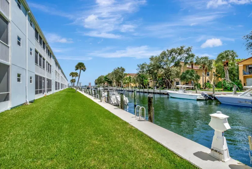 Picture of 120 Lehane Terrace 219, North Palm Beach FL 33408