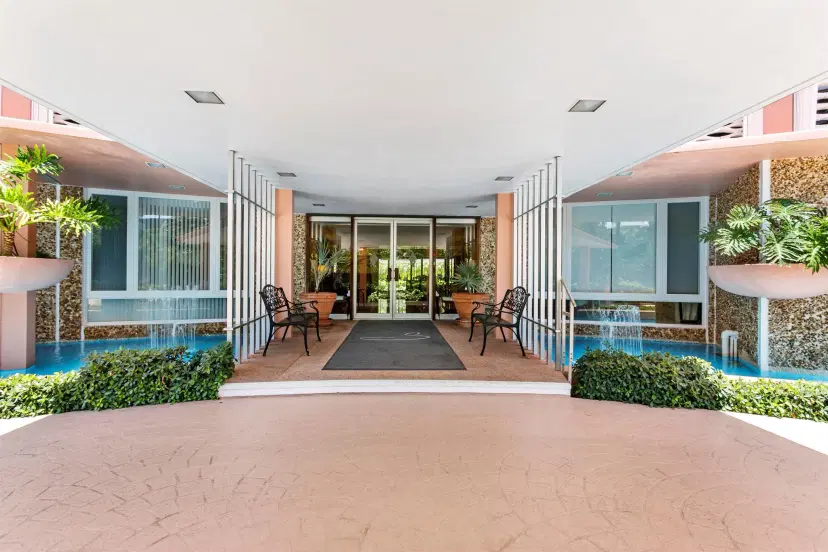 Picture of 315 S Lake Drive 3F, Palm Beach FL 33480
