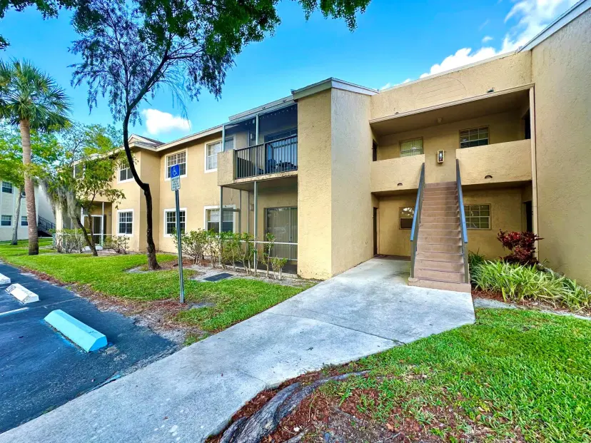Picture of 880 Cypress Park Way E, Deerfield Beach FL 33064