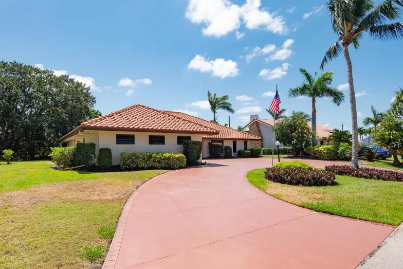 Picture of 3984 SE Fairway E, Stuart FL 34997