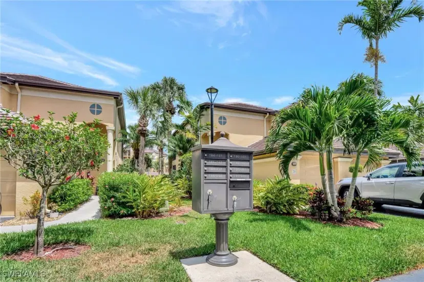 Picture of 190 Vintage Cir 202, Naples FL 34119