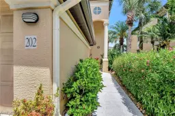 Picture of 190 Vintage Cir 202, Naples, FL 34119