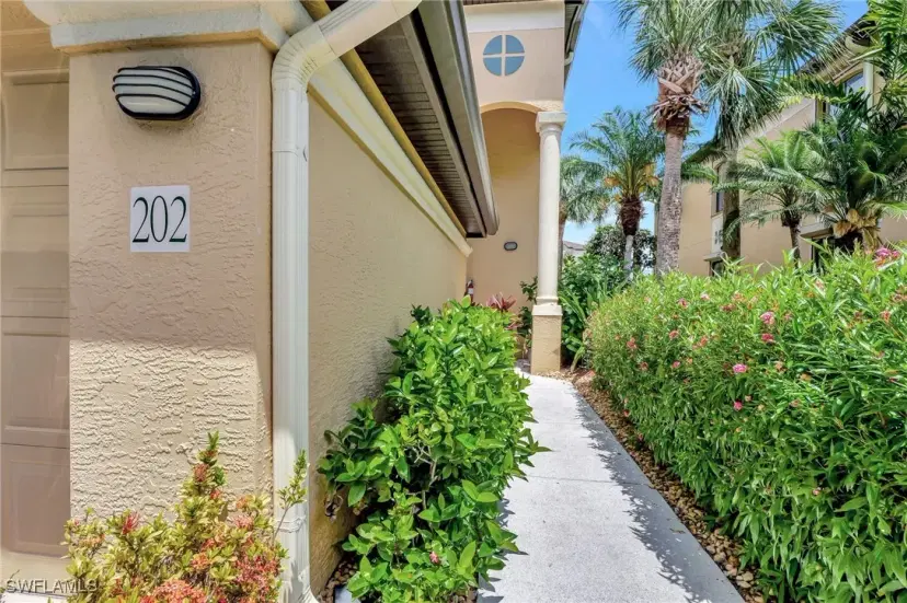 Picture of 190 Vintage Cir 202, Naples FL 34119