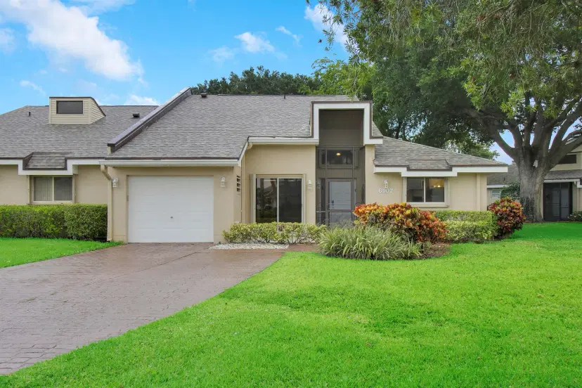Picture of 6907 Fountains Circle, Lake Worth FL 33467