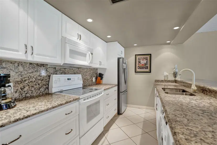 Picture of 1680 W Golfview Dr 1680, Pembroke Pines FL 33026