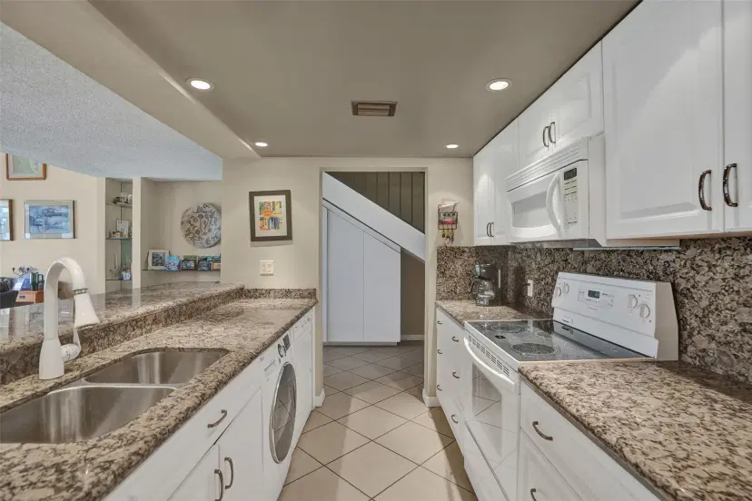 Picture of 1680 W Golfview Dr 1680, Pembroke Pines FL 33026