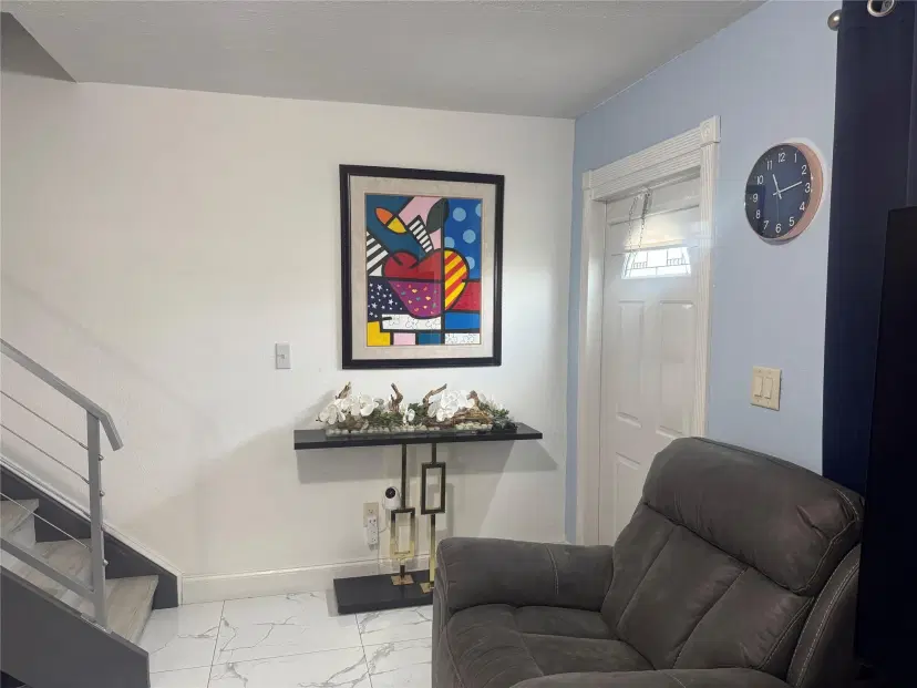 Picture of 3977 W 9Th Ln 4, Hialeah FL 33012
