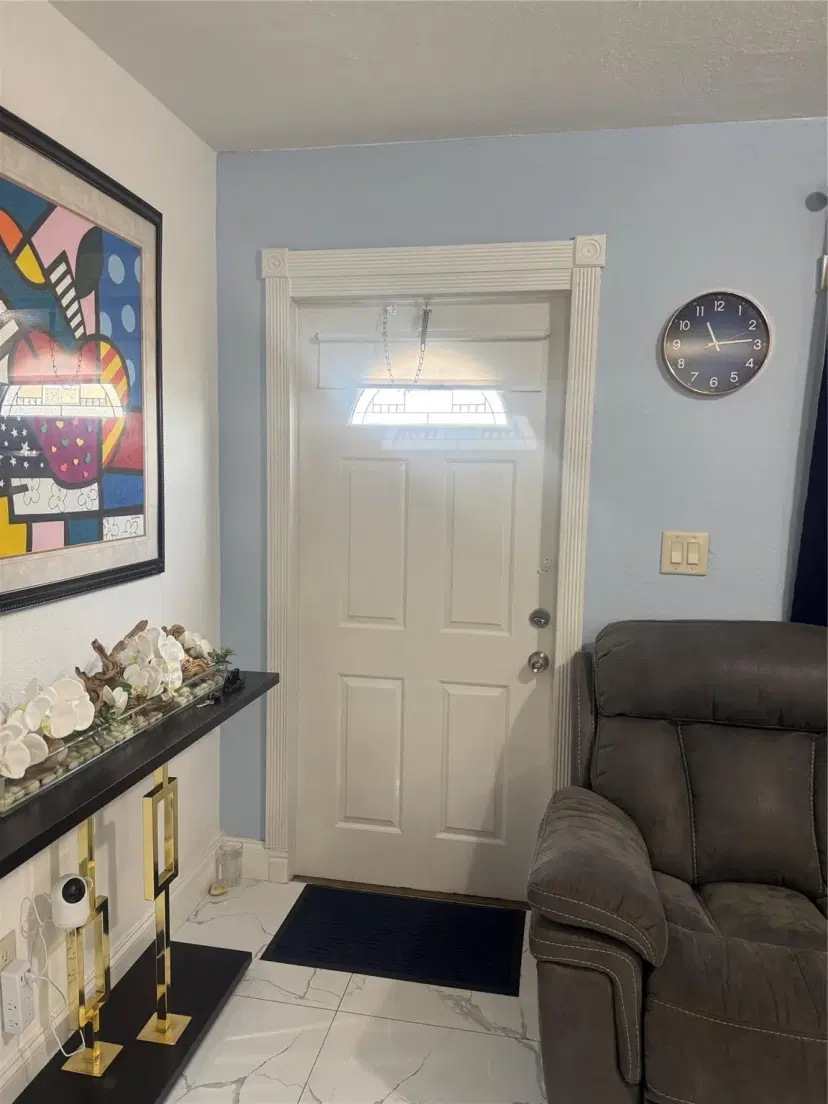 Picture of 3977 W 9Th Ln 4, Hialeah FL 33012