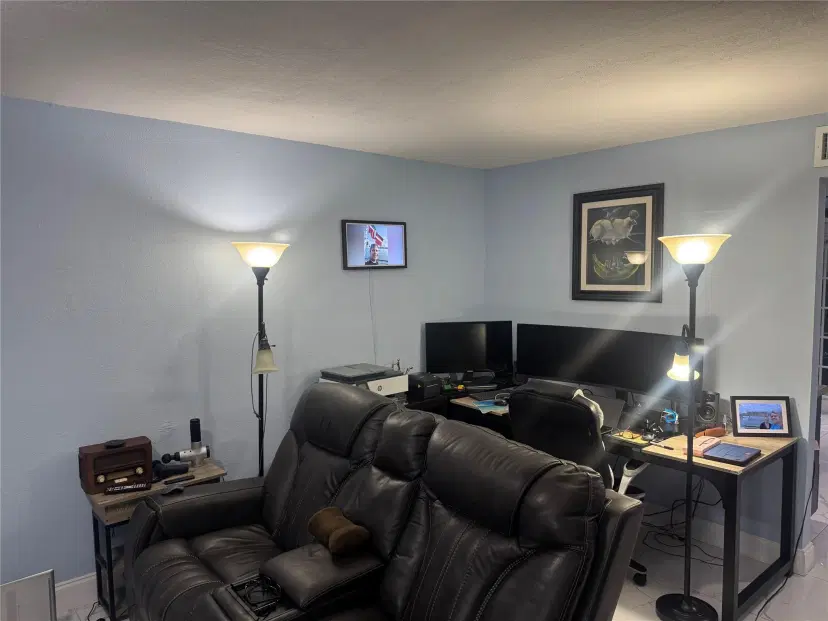 Picture of 3977 W 9Th Ln 4, Hialeah FL 33012