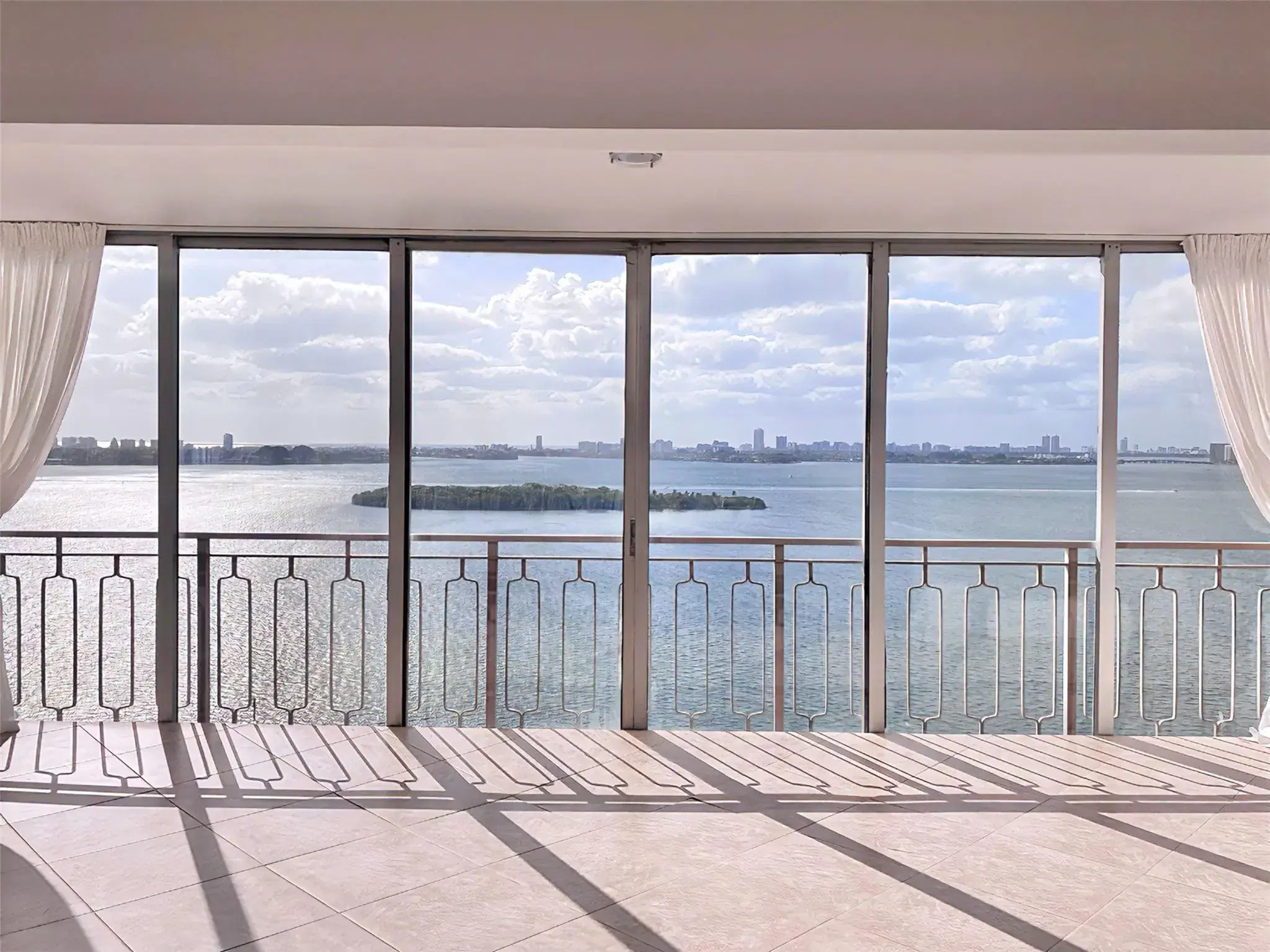 Picture of 11111 Biscayne Blvd 1901, Miami, FL 33181