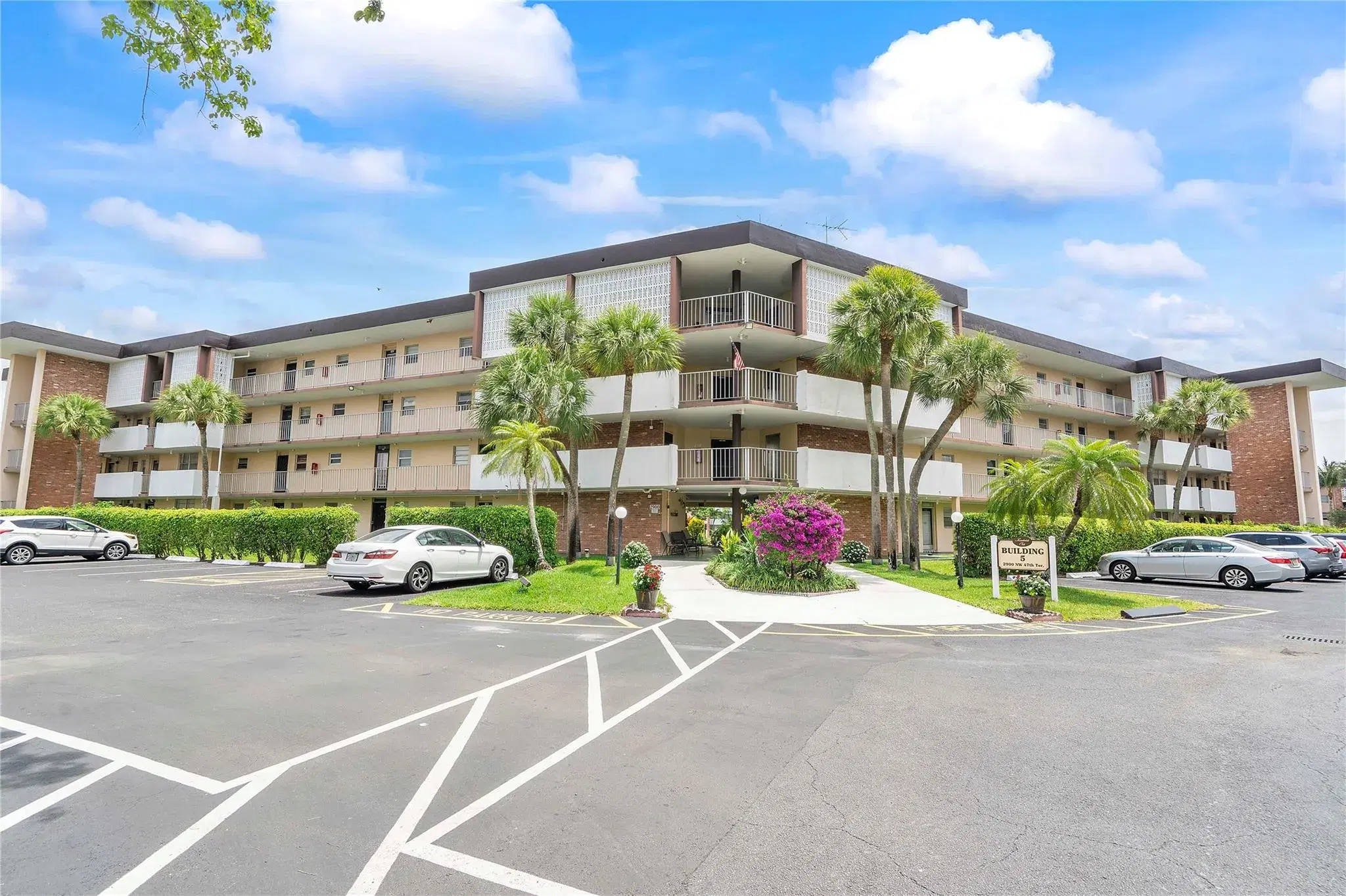 Picture of 2900 NW 47Th Ter 303B, Lauderdale Lakes, FL 33313