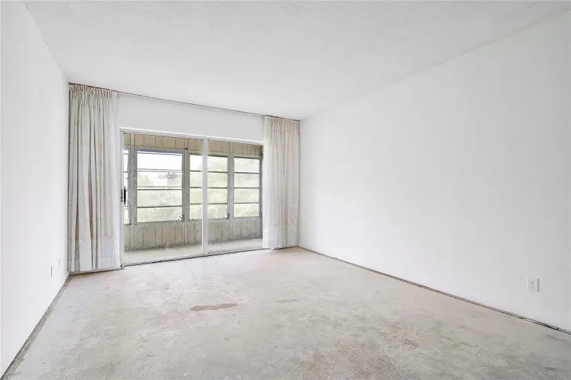 Picture of 2900 NW 47Th Ter 303B, Lauderdale Lakes FL 33313