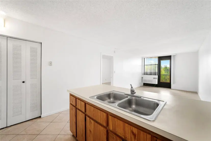 Picture of 2771 Riverside Dr 517A, Coral Springs FL 33065