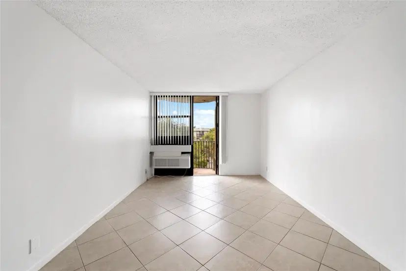Picture of 2771 Riverside Dr 517A, Coral Springs FL 33065