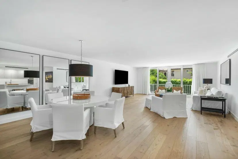 Picture of 100 Worth Avenue 220, Palm Beach FL 33480