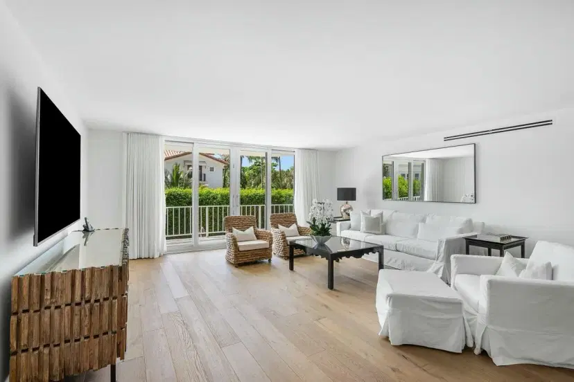Picture of 100 Worth Avenue 220, Palm Beach FL 33480