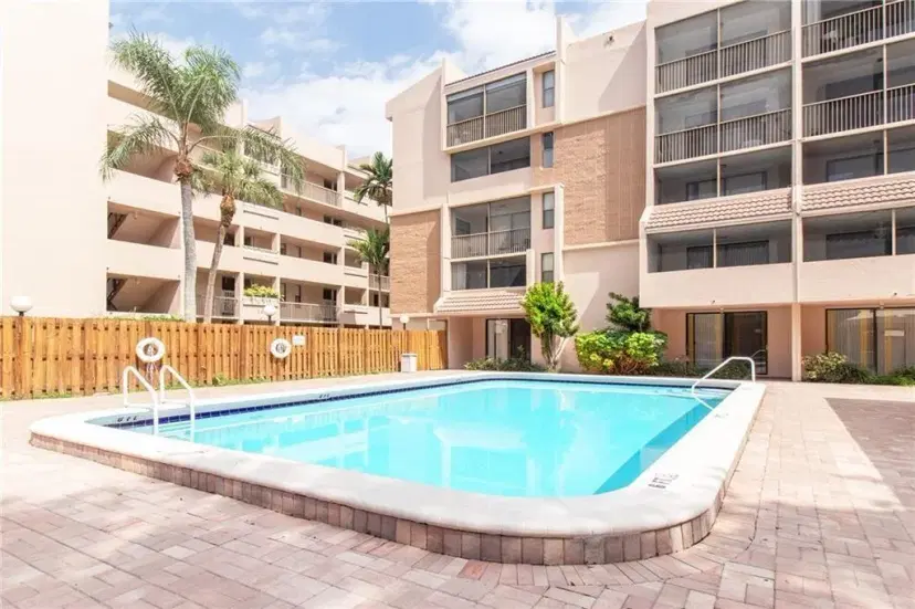 Picture of 6800 Cypress Rd 208, Plantation FL 33317