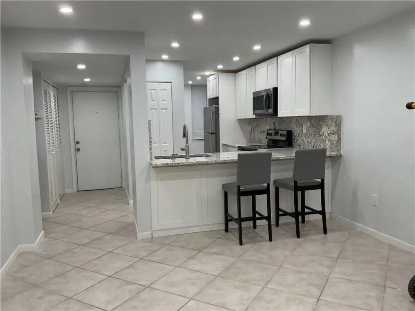 Picture of 6800 Cypress Rd 208, Plantation FL 33317