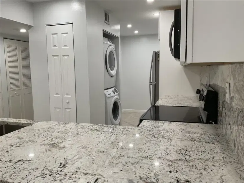 Picture of 6800 Cypress Rd 208, Plantation FL 33317