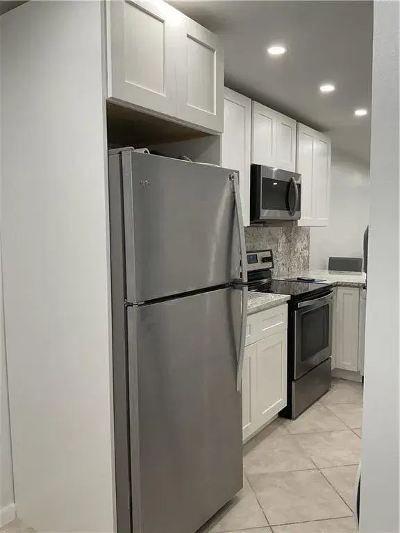 Picture of 6800 Cypress Rd 208, Plantation FL 33317