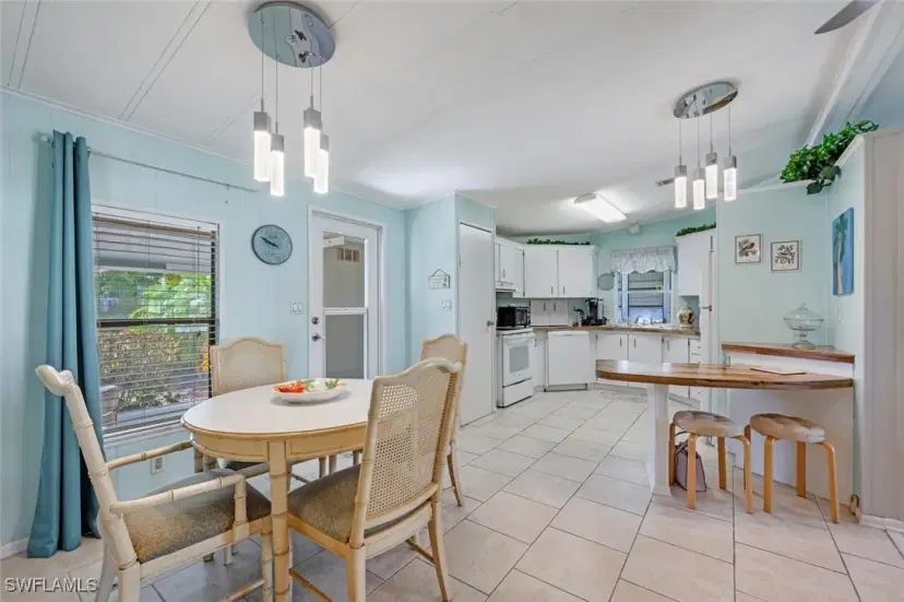 Picture of 623 Charlemagne Blvd, Naples FL 34112