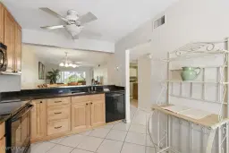 Picture of 3032 Sandpiper Bay Cir G104, Naples, FL 34112
