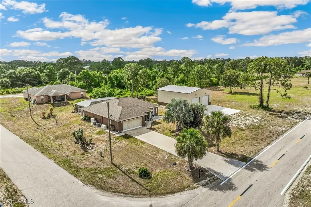 Picture of 705 Columbus Blvd S, Lehigh Acres, FL 33974