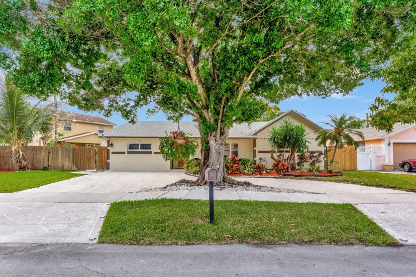 Picture of 385 SW 31 Avenue, Deerfield Beach FL 33442