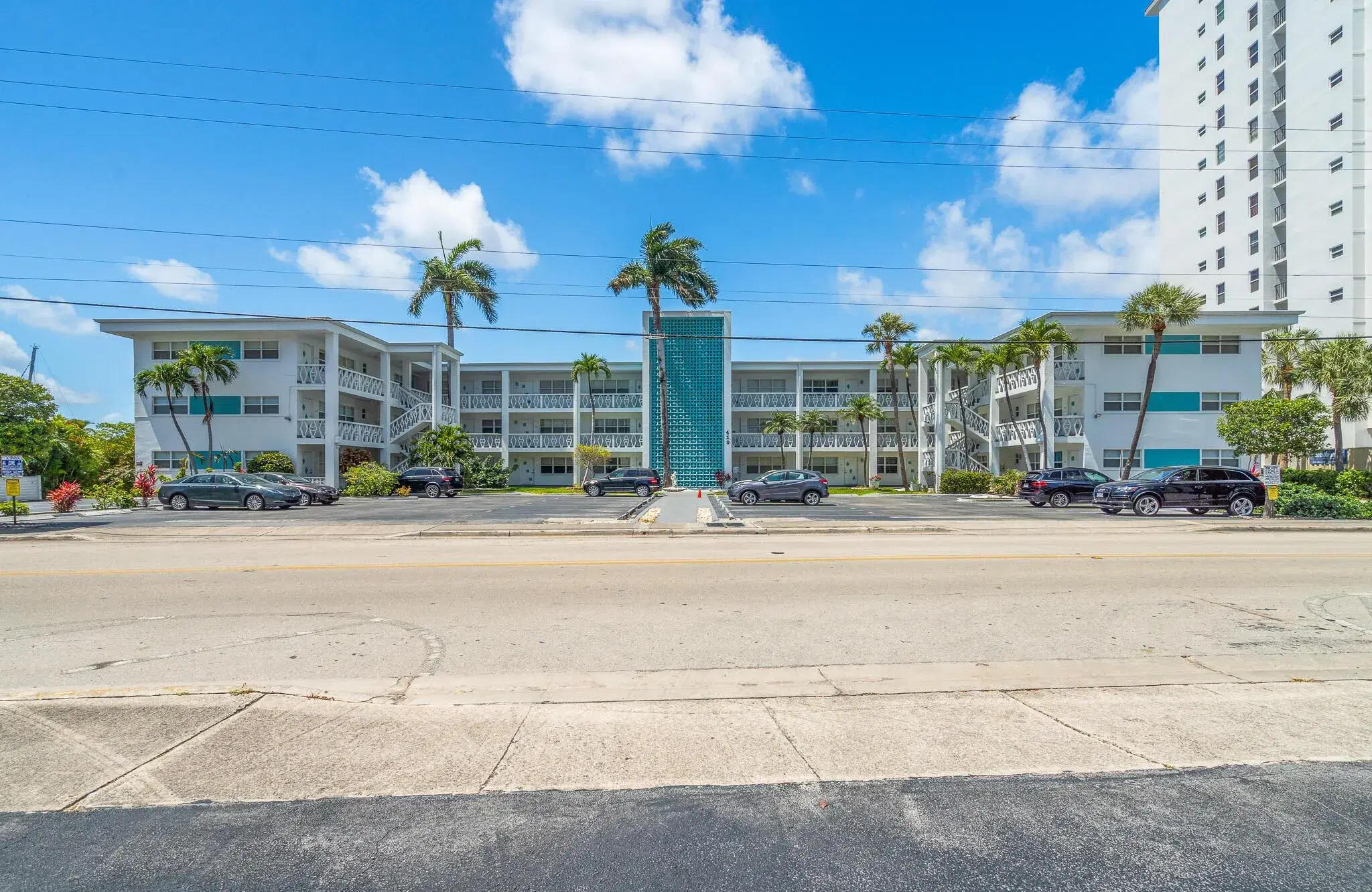 Picture of 419 Golden Isles Drive 107, Hallandale Beach, FL 33009