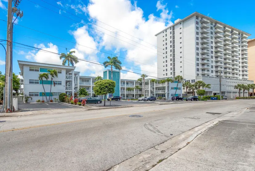 Picture of 419 Golden Isles Drive 107, Hallandale Beach FL 33009