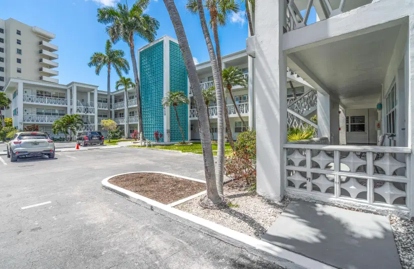 Picture of 419 Golden Isles Drive 107, Hallandale Beach FL 33009
