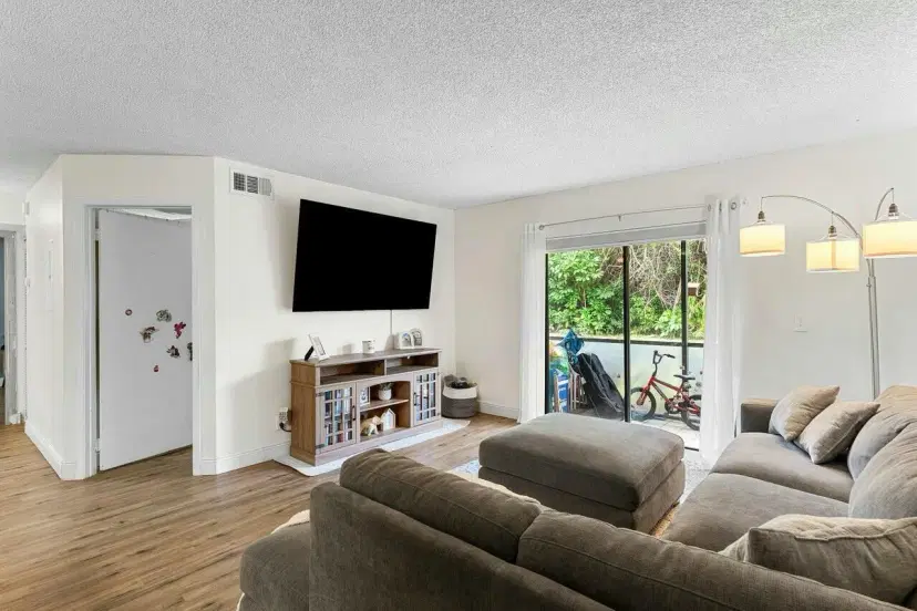 Picture of 545 Trace Circle 108, Deerfield Beach FL 33441