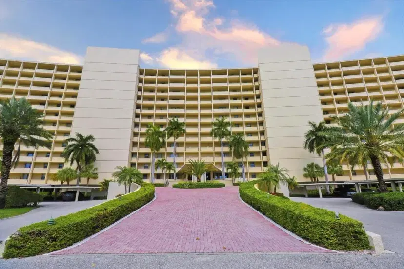 Picture of 134 Lakeshore Drive 213, North Palm Beach FL 33408