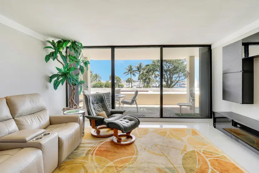 Picture of 134 Lakeshore Drive 213, North Palm Beach FL 33408