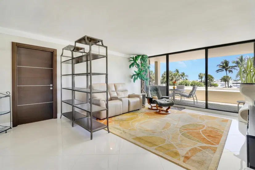 Picture of 134 Lakeshore Drive 213, North Palm Beach FL 33408