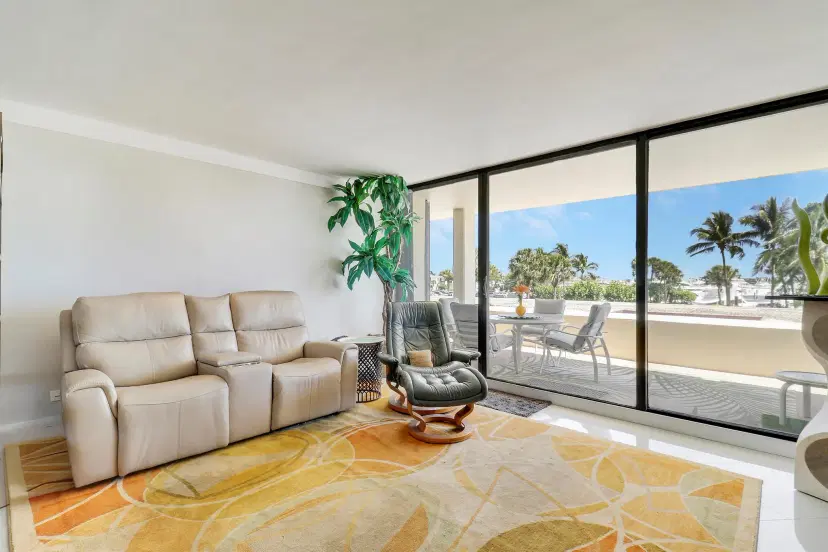 Picture of 134 Lakeshore Drive 213, North Palm Beach FL 33408