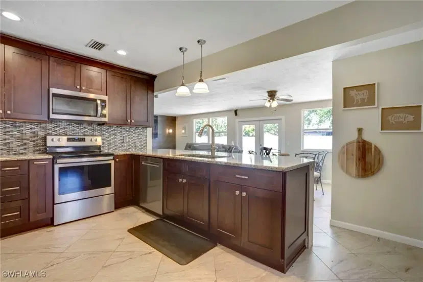 Picture of 8942 Forest St, Fort Myers FL 33907