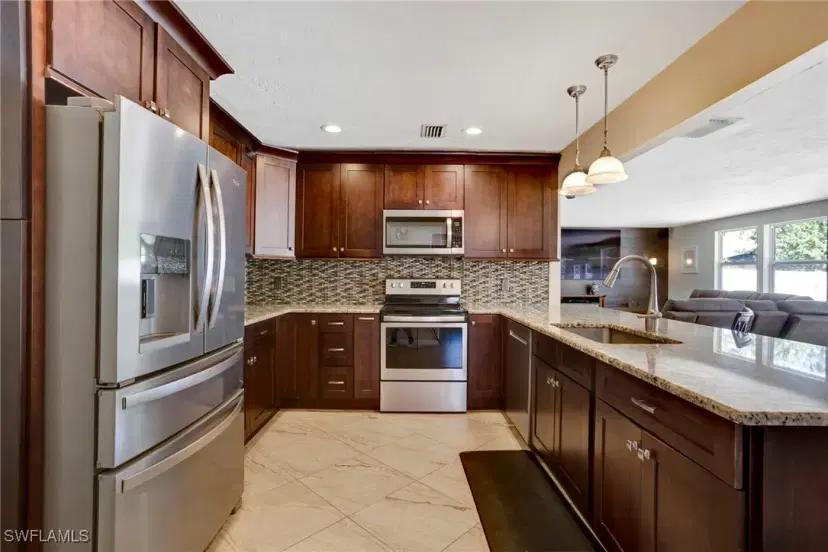 Picture of 8942 Forest St, Fort Myers FL 33907